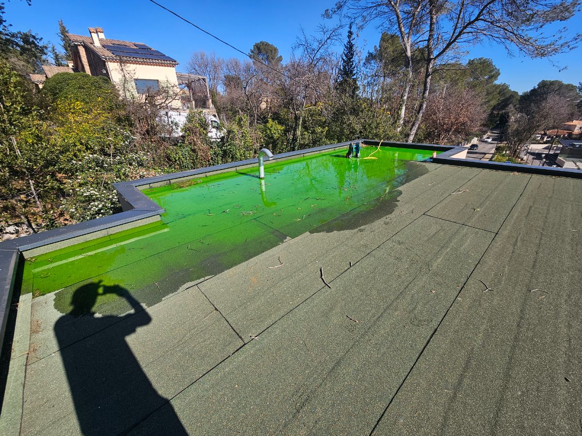 Mise en eau avec fluorescéine sur toiture — SOS Fuite d'Eau